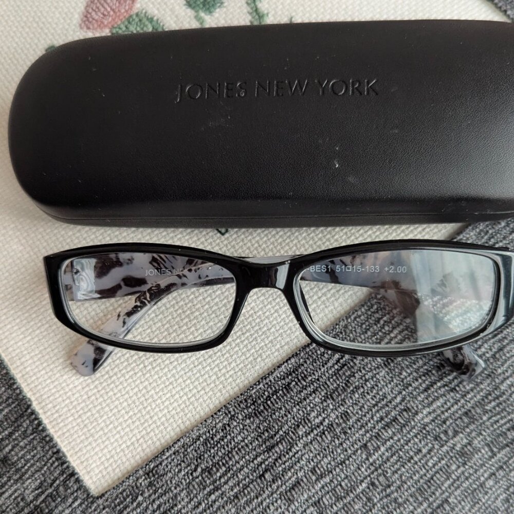 Jones New York Readers 51 15 133 Glasses  +2.00 NWOT & Case JNR014-BES-1